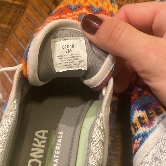 Minnetonka Tennis Shoes - 7 - Picture 6 of 8